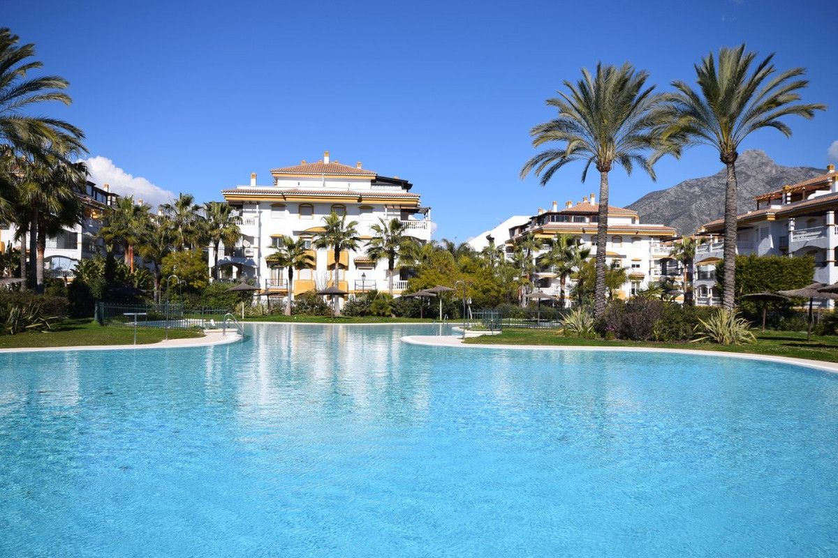 Garden of Apartment for sale in Marbella  with Air Conditioner and Community pool