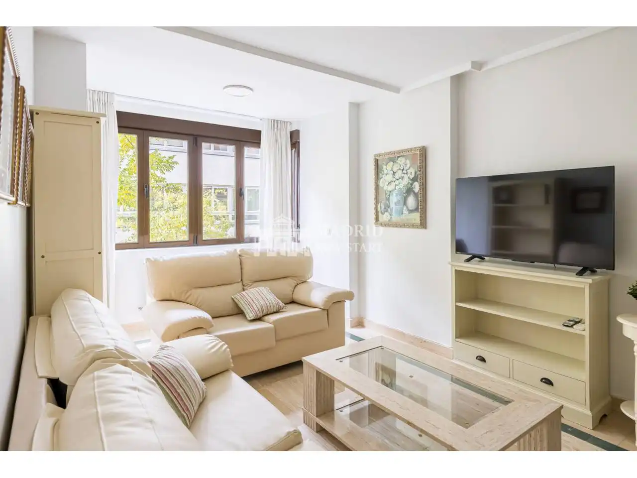 Living room of Flat for rent in Madrid  with Air Conditioner, Heating and Furnished