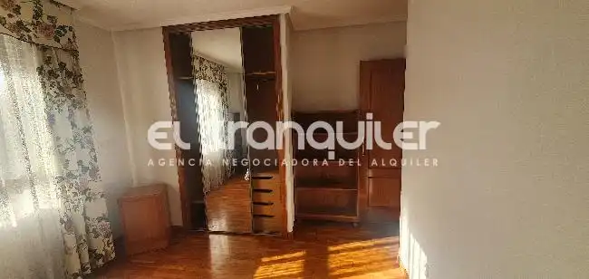 Bedroom of Flat for rent in Madrid  with Air Conditioner, Parquet flooring and Furnished