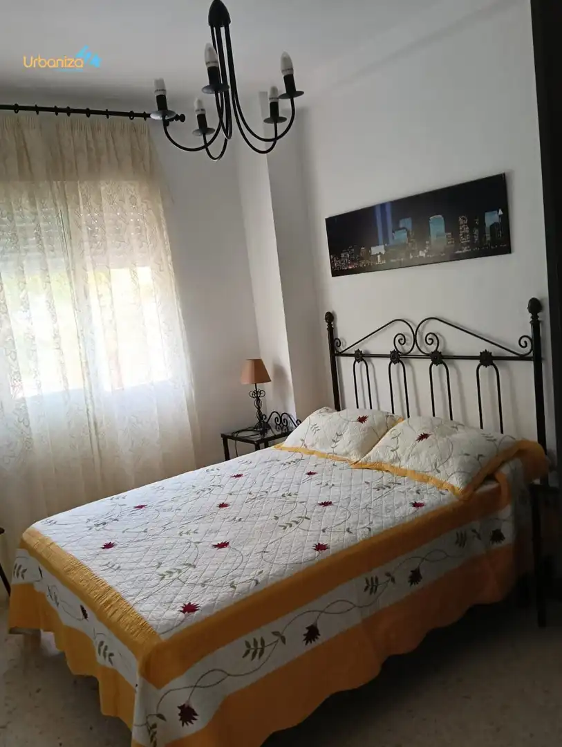 Dormitori de Apartament de lloguer en Badajoz amb Aire condicionat, Moblat i Piscina comunitària