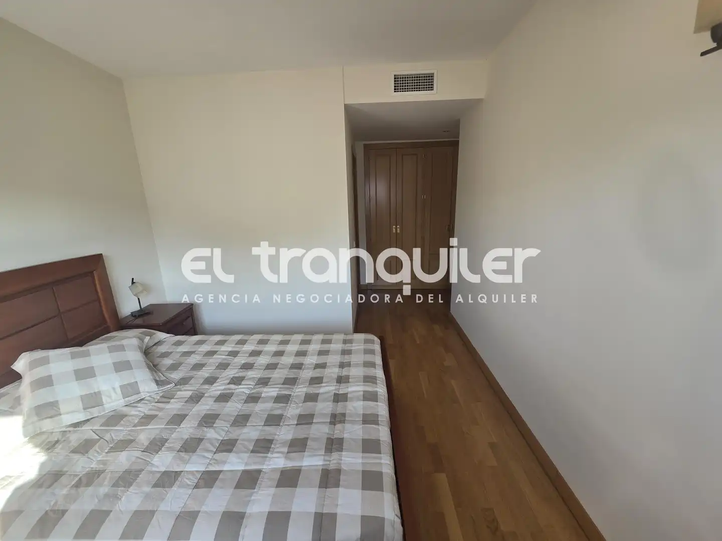 Bedroom of Flat for rent in Madrid  with Air Conditioner, Parquet flooring and Swimming Pool