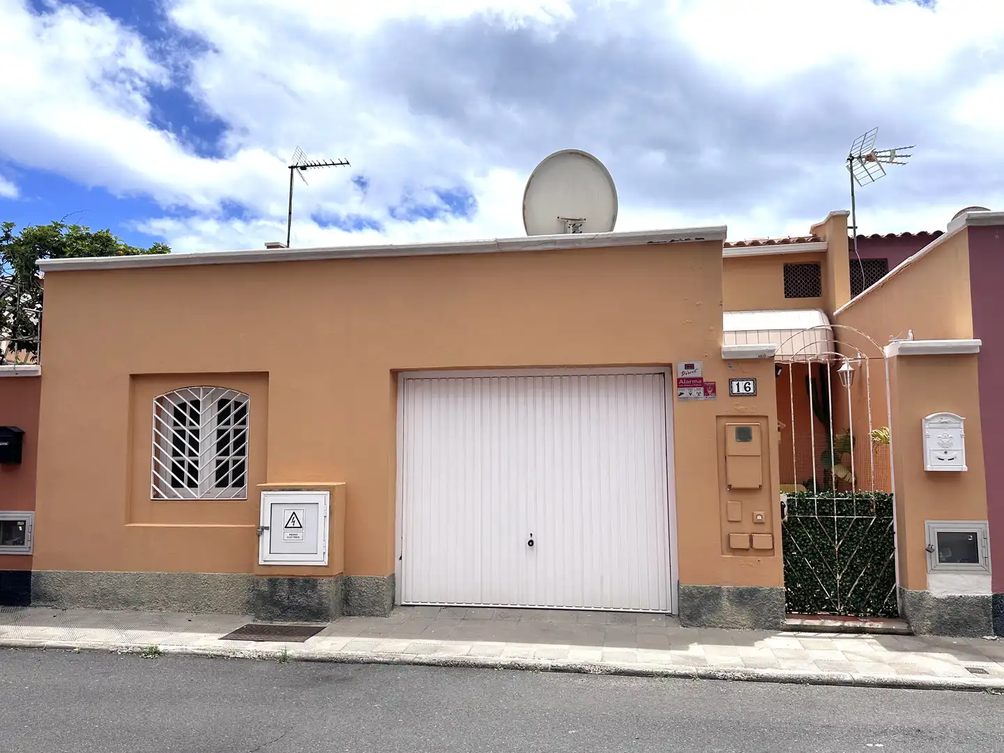 Exterior view of Houses for sale in Santa Cruz de Tenerife