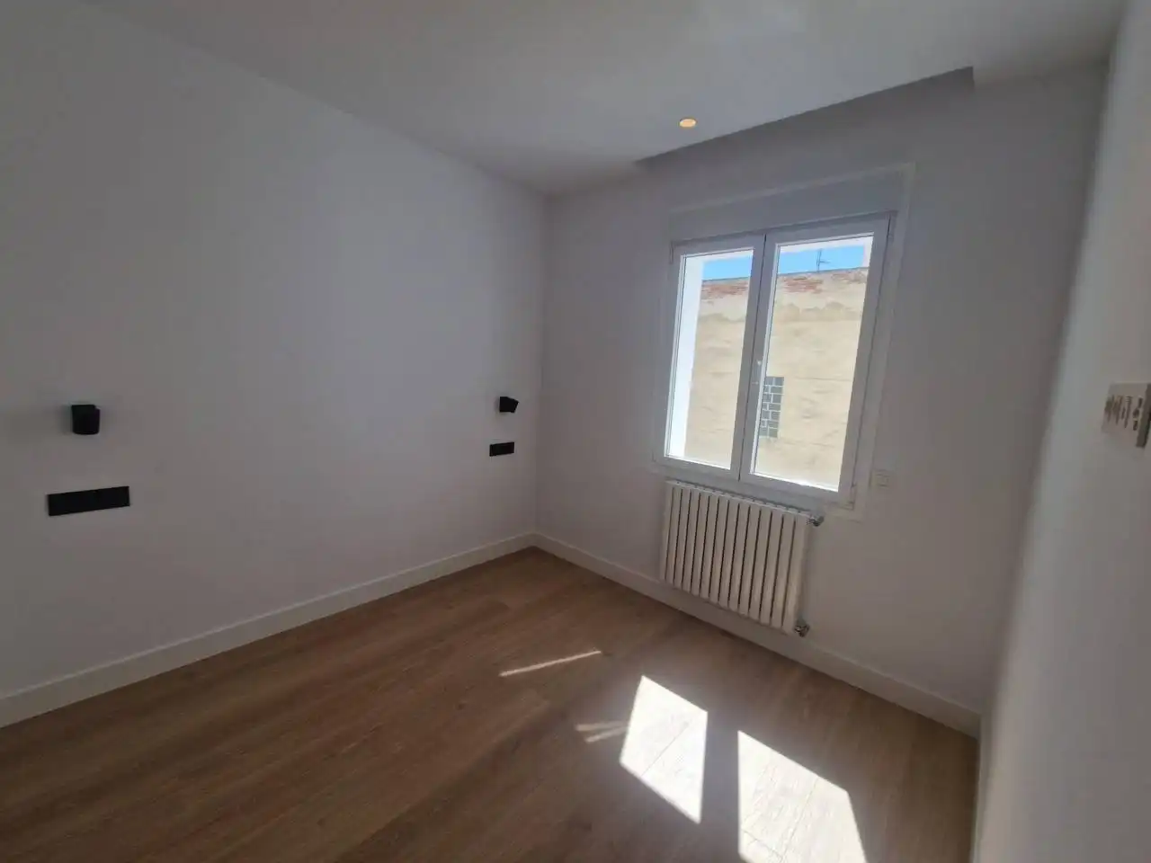 Schlafzimmer von Wohnung zum Verkauf in Madrid mit Klimaanlage, Heizung und Terrasse