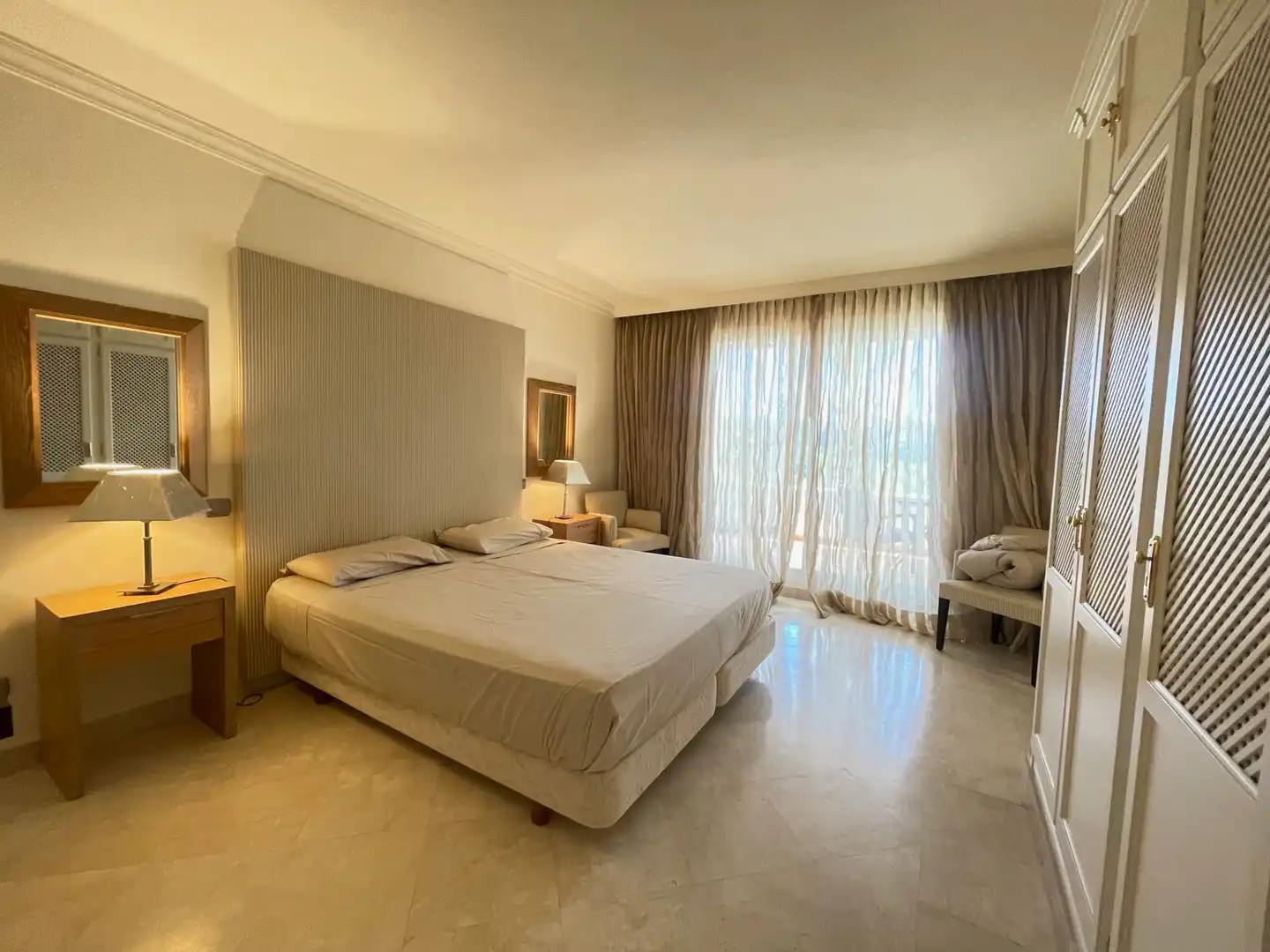 Habitación de Apartamento de alquiler en Marbella con Aire acondicionado, Terraza y Amueblado