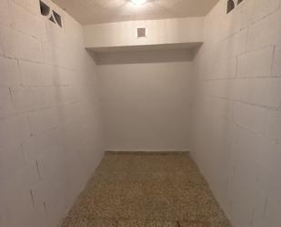 Box room to rent in  Granada Capital