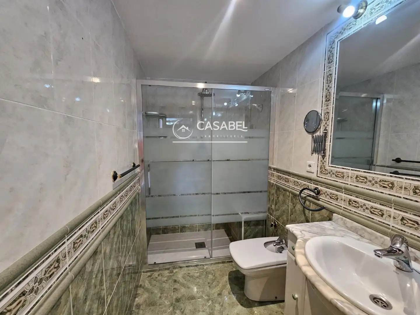 Bathroom of Attic for sale in Córdoba  with Air Conditioner