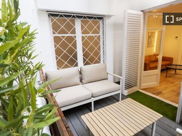 Appartamento con balcone in affitto a Eixample