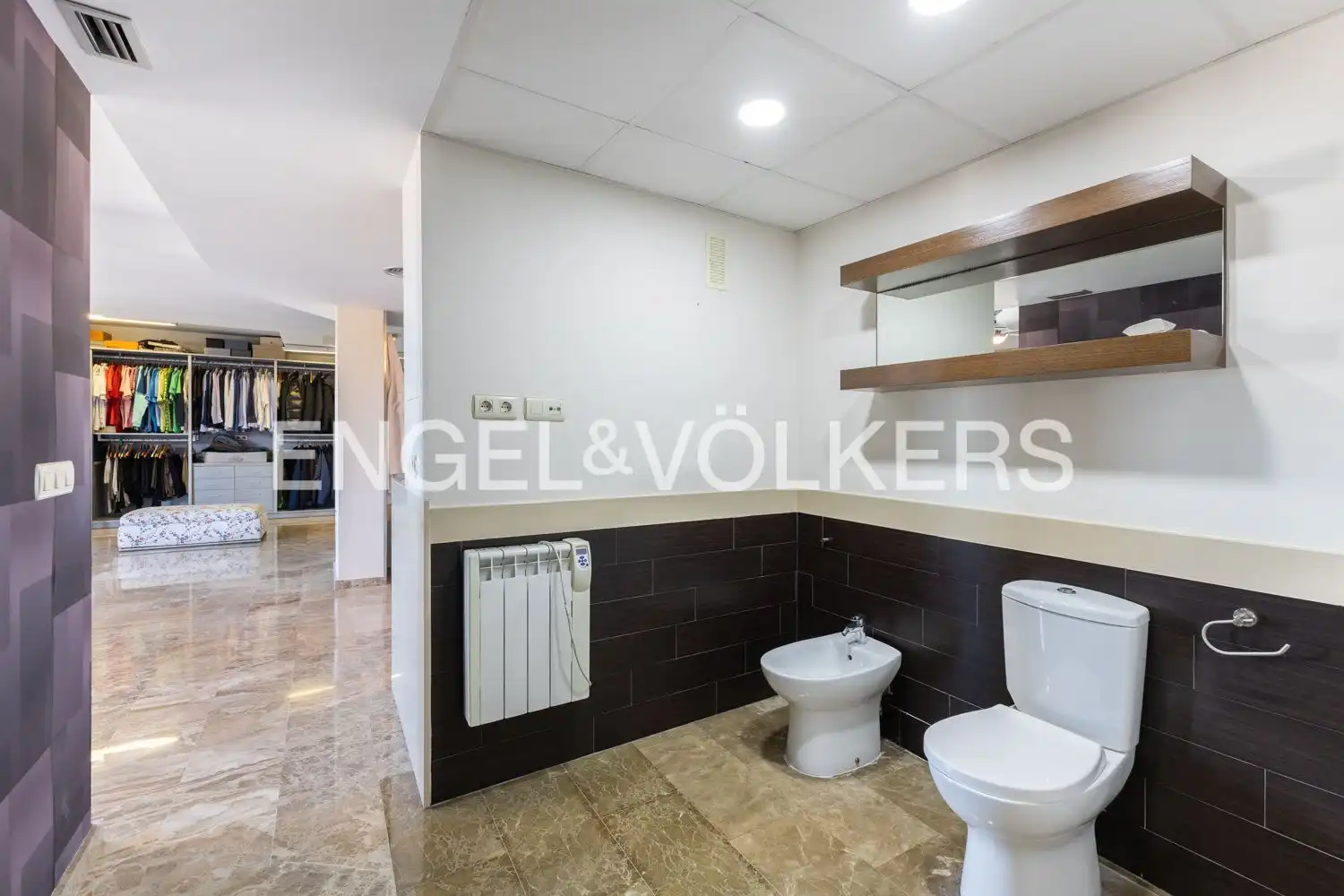Wohnung zum Verkauf in Valencia mit Klimaanlage, Heizung und Terrasse