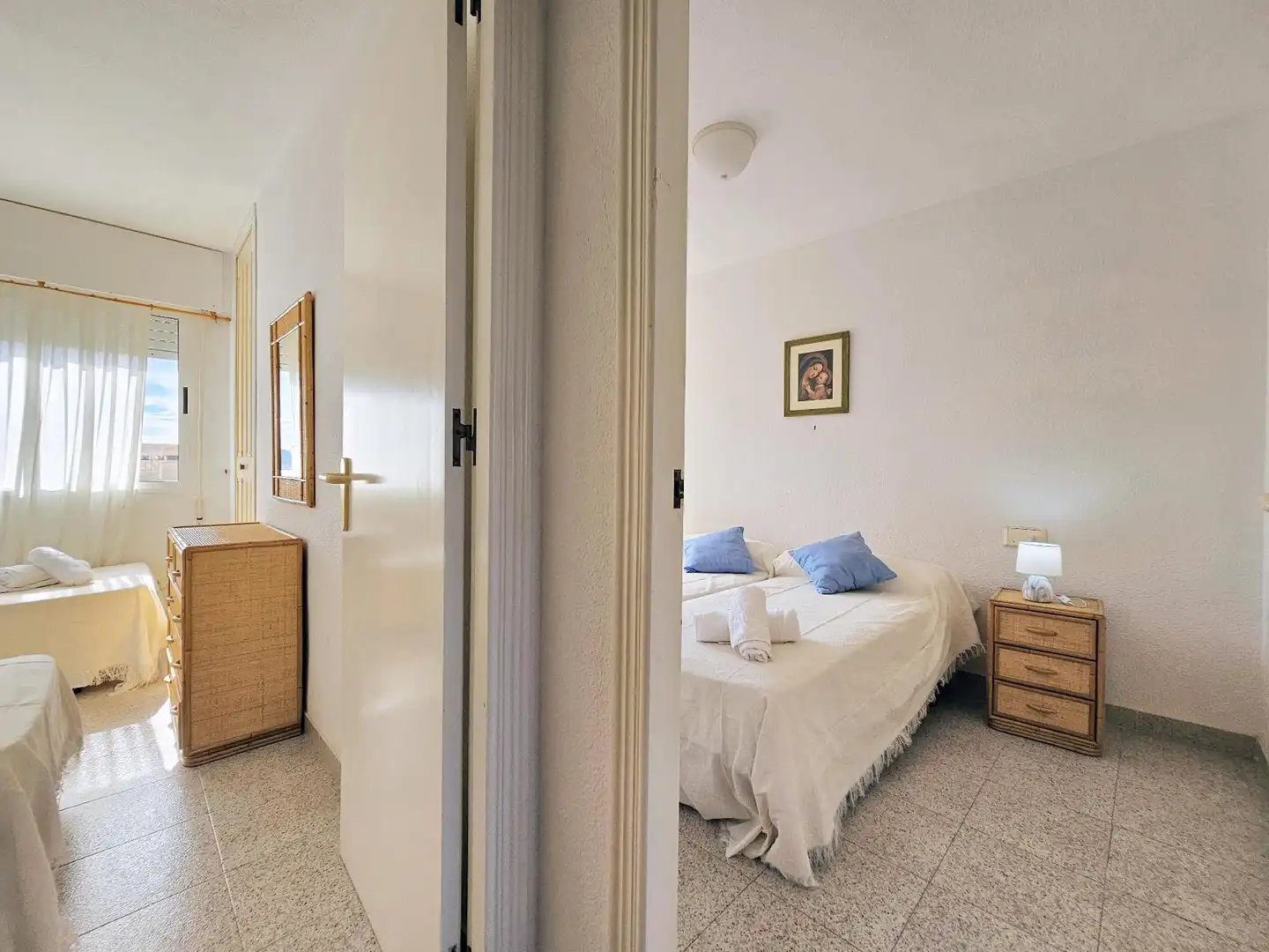 Habitación de Apartamento de alquiler en La Manga del Mar Menor con Terraza y Piscina