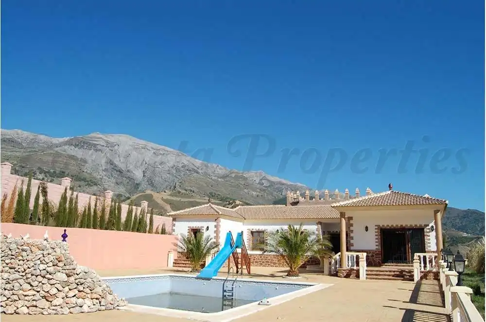 Casa amb piscina en venda a Sedella, imagen 9
