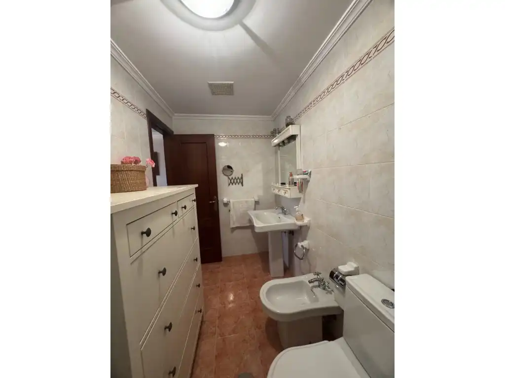 Badezimmer von Haus oder Chalet zum Verkauf in Algeciras mit Ofen und Waschmaschine