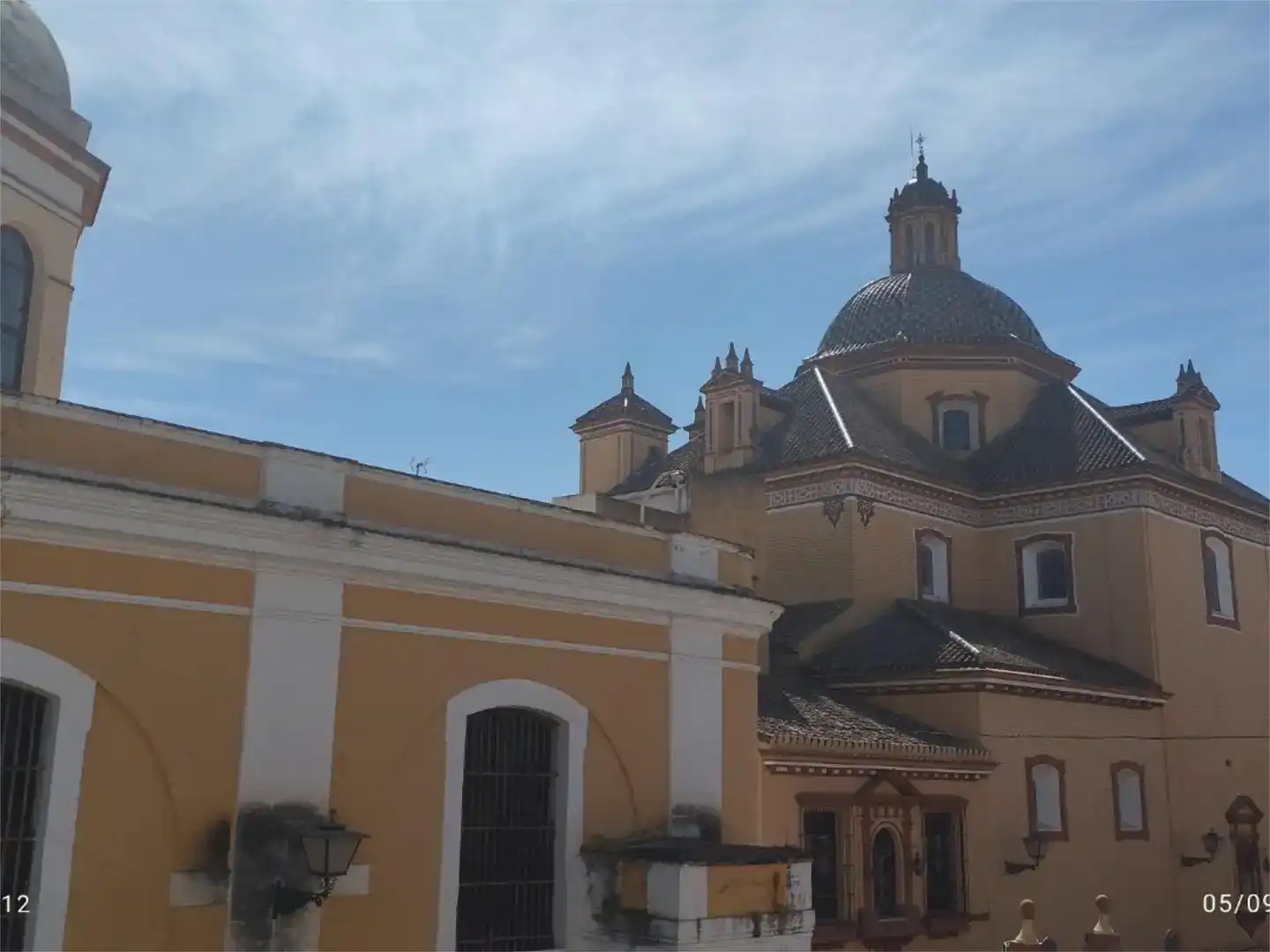 Vista exterior de Pis de lloguer en  Sevilla Capital amb Aire condicionat i Balcó
