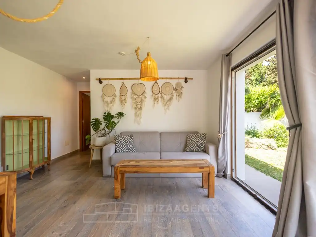 Living room of Houses for sale in Santa Eulària des Riu  with Air Conditioner, Terrace and TV