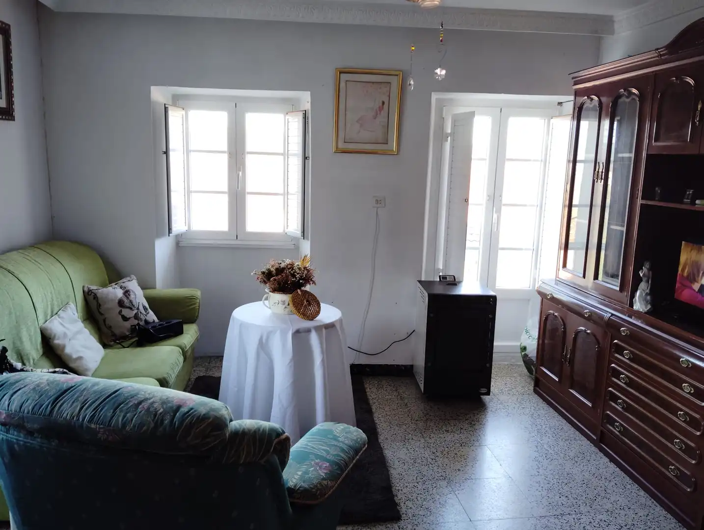 Sala d'estar de Casa o xalet en venda en Noia amb Terrassa i Moblat