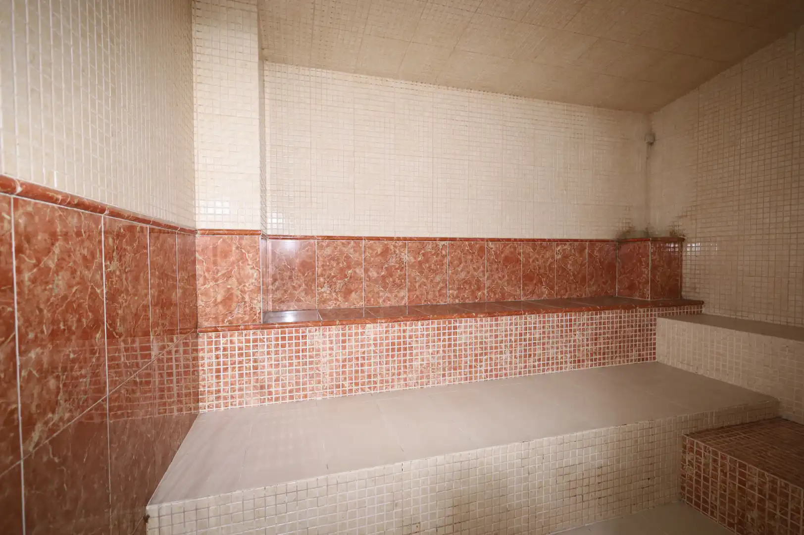 Badezimmer von Geschaftsraum zur Miete in Madrid mit Klimaanlage, Heizung und Möbliert