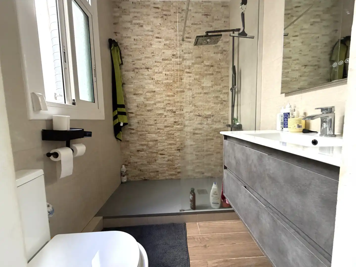 Baño de Ático en venta en Barcelona con Terraza y Balcón