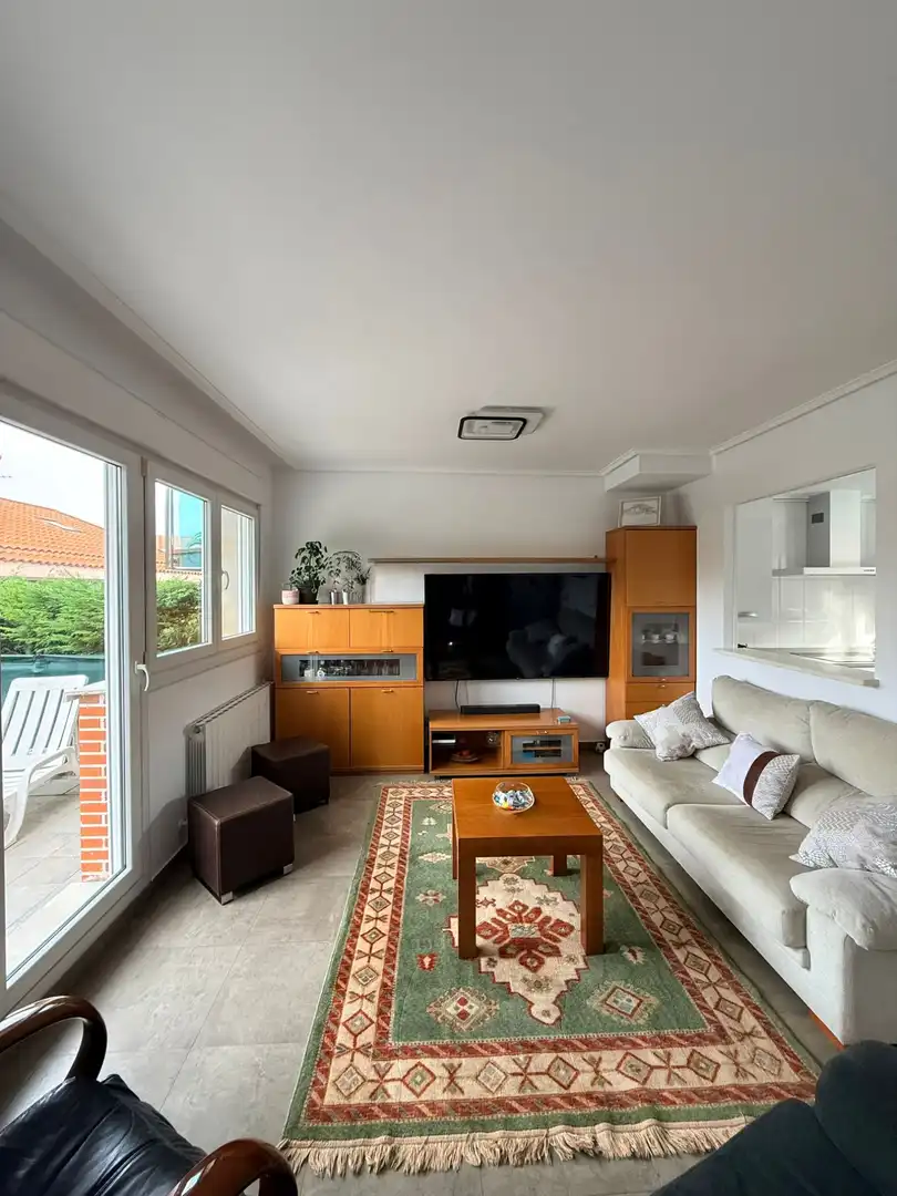 Wohnzimmer von Einfamilien-Reihenhaus zum Verkauf in Camargo mit Heizung und Terrasse