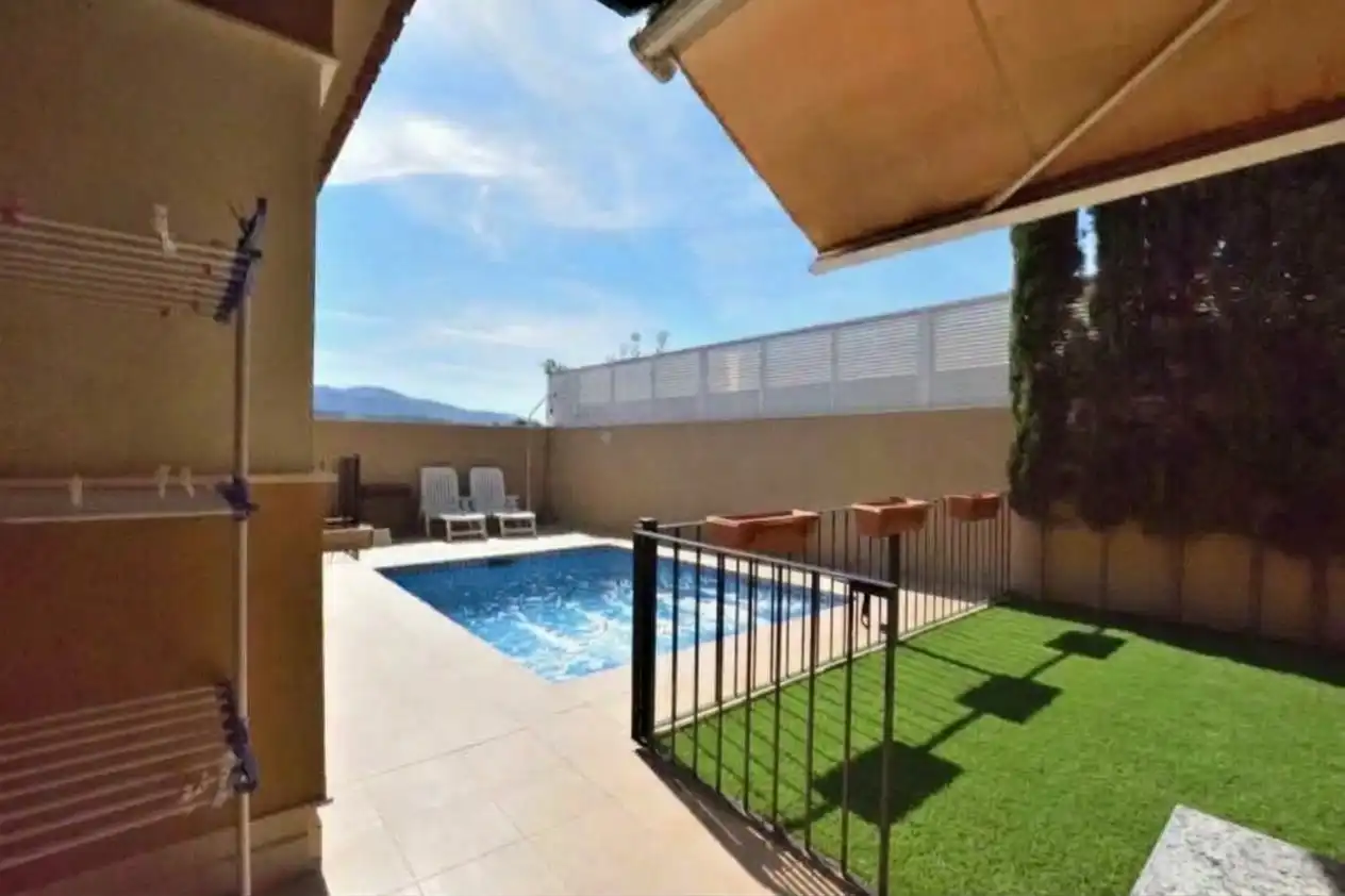 Chalet con piscina en venta en Calle Sierra de Libar, imagen 2
