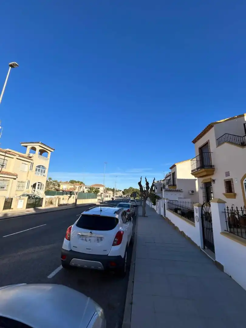 Vista exterior de Casa adosada en venta en Pilar de la Horadada con Calefacción, Terraza y Trastero