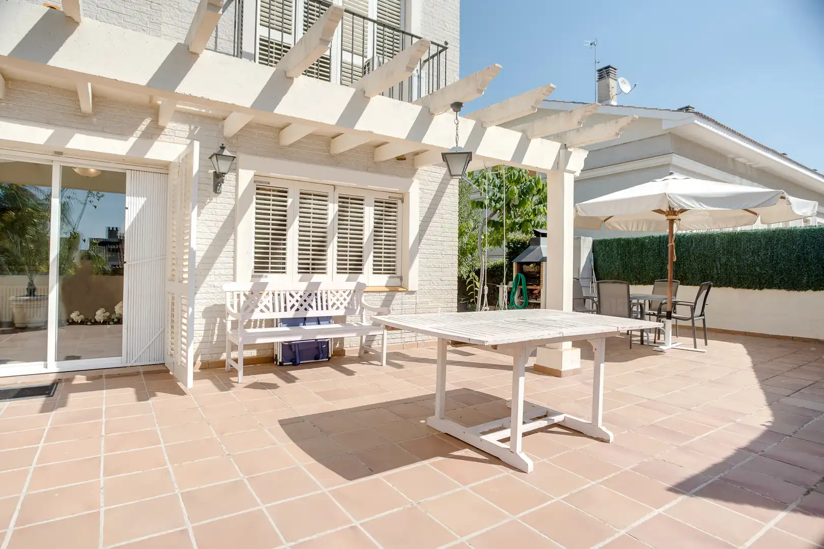 Terrasse von Einfamilien-Reihenhaus zum Verkauf in Premià de Dalt mit Klimaanlage, Heizung und Privatgarten