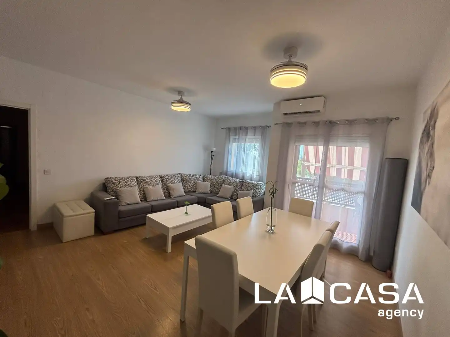 Sala de estar de Piso en venta en Dos Hermanas con Terraza y Piscina