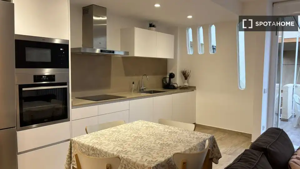 Cocina de Piso de alquiler en Pobles del Sud