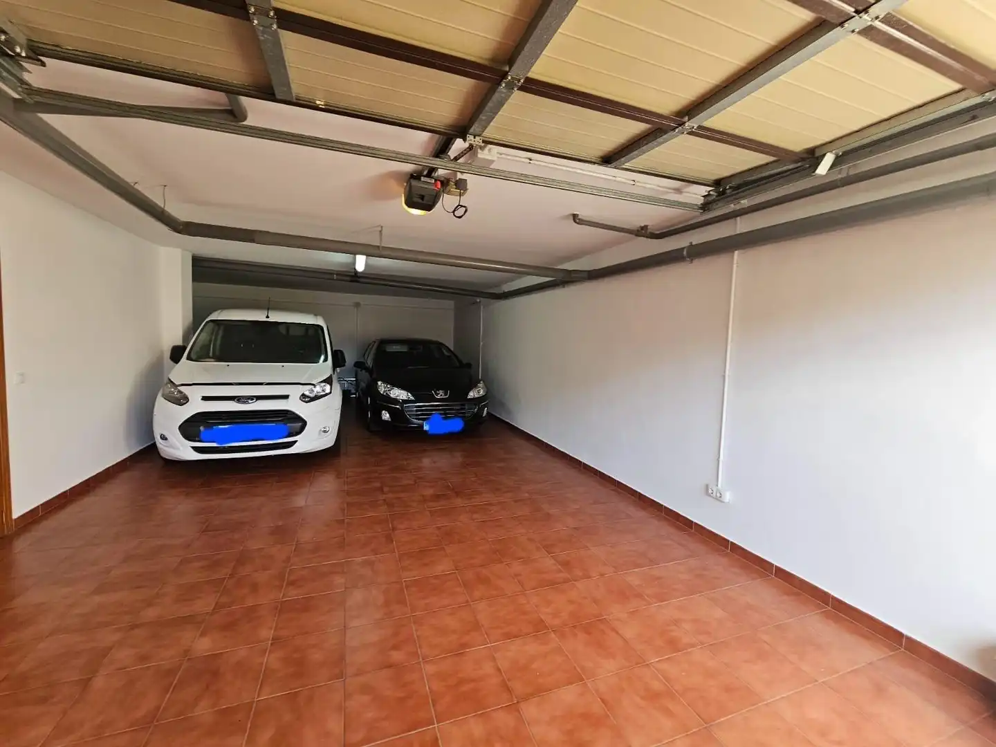 Aparcament de Casa o xalet en venda en Córdoba amb Aire condicionat, Calefacció i Jardí privat