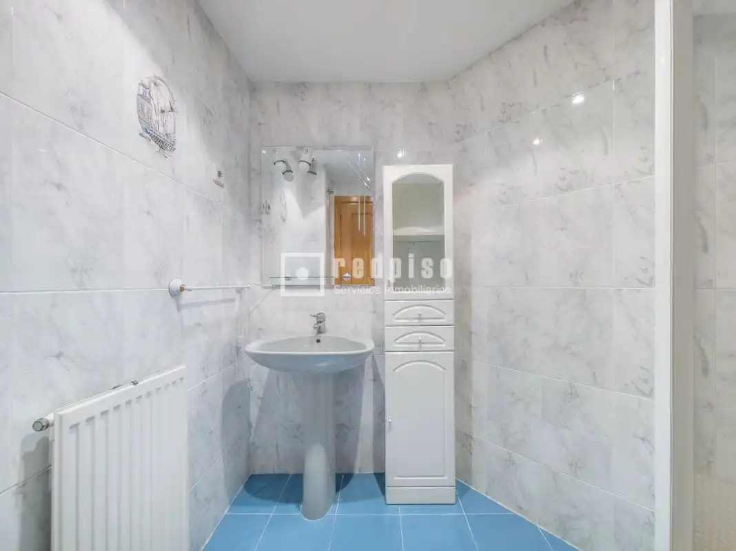 Baño de Piso en venta en Alcorcón con Aire acondicionado, Calefacción y Jardín privado