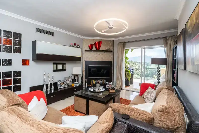 Sala de estar de Ático en venta en Estepona con Aire acondicionado y Piscina