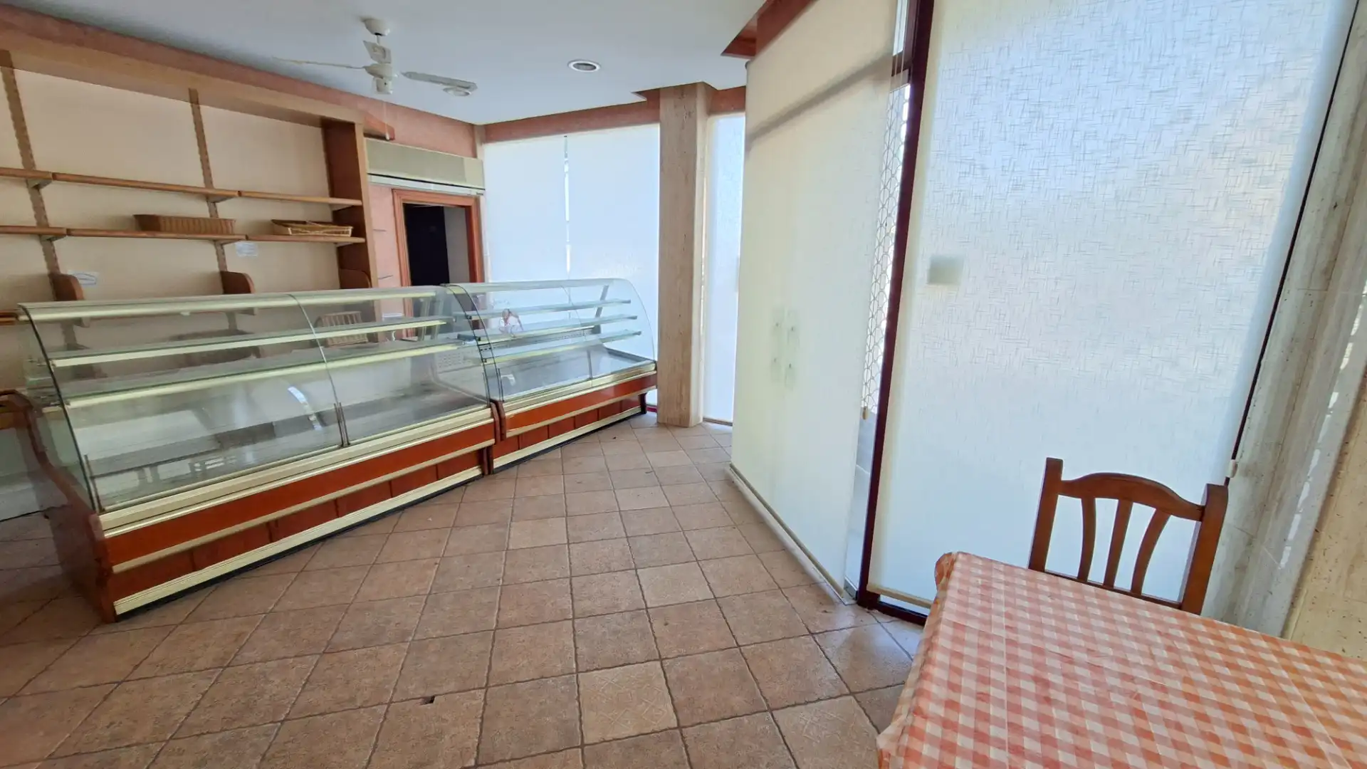Local comercial de lloguer a Calle Elche