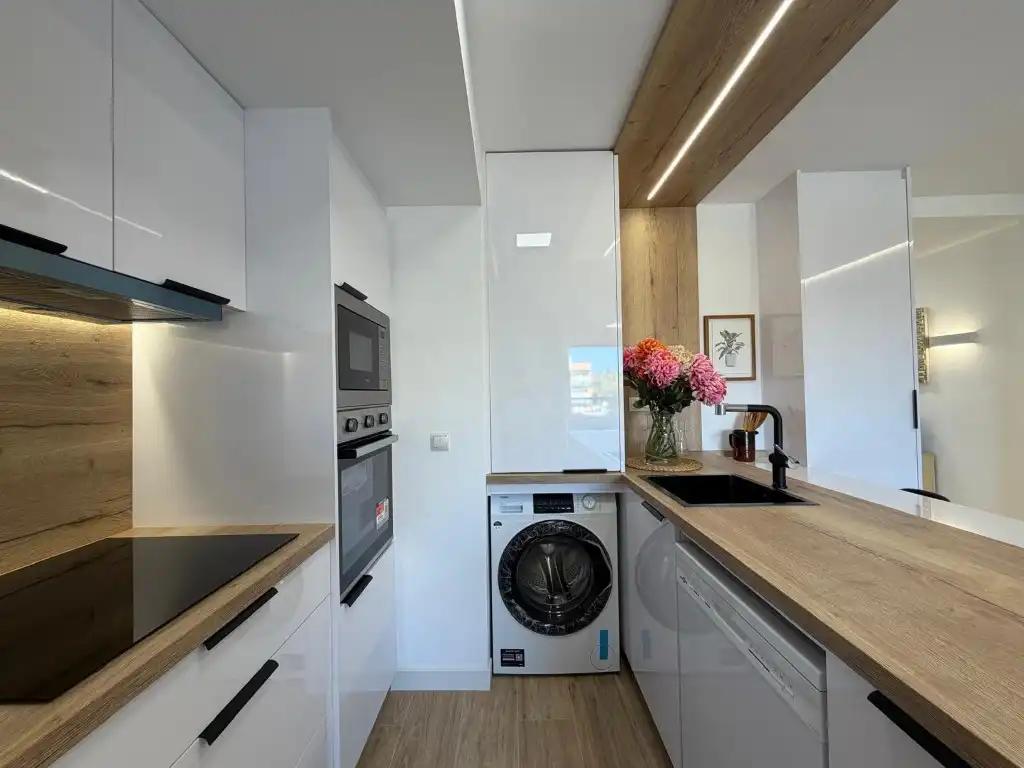 Cuina de Apartament en venda en Torrevieja amb Aire condicionat, Jardí privat i Piscina