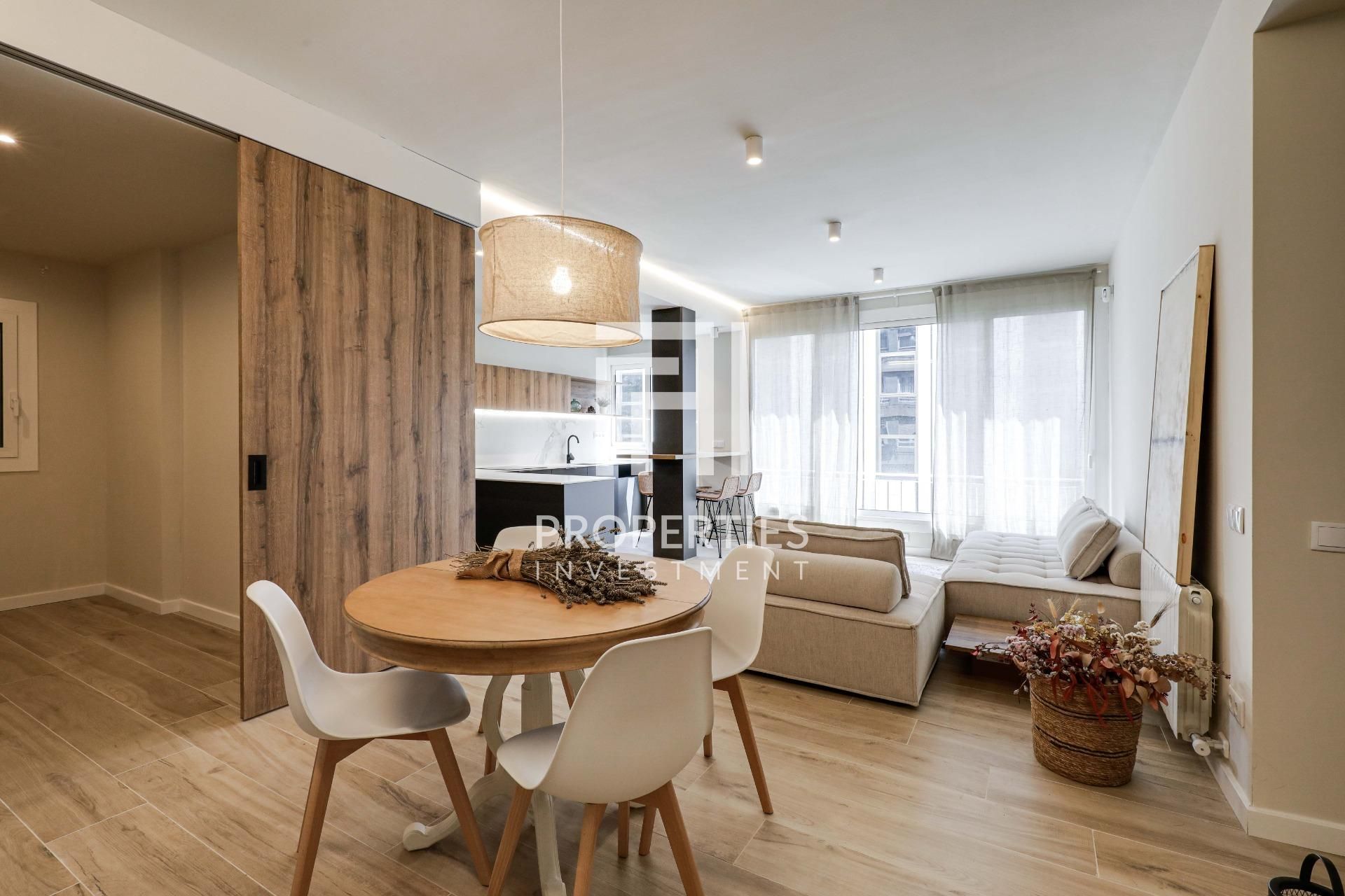 Sala de estar de Piso en venta en  Barcelona Capital con Calefacción, Parquet y Trastero