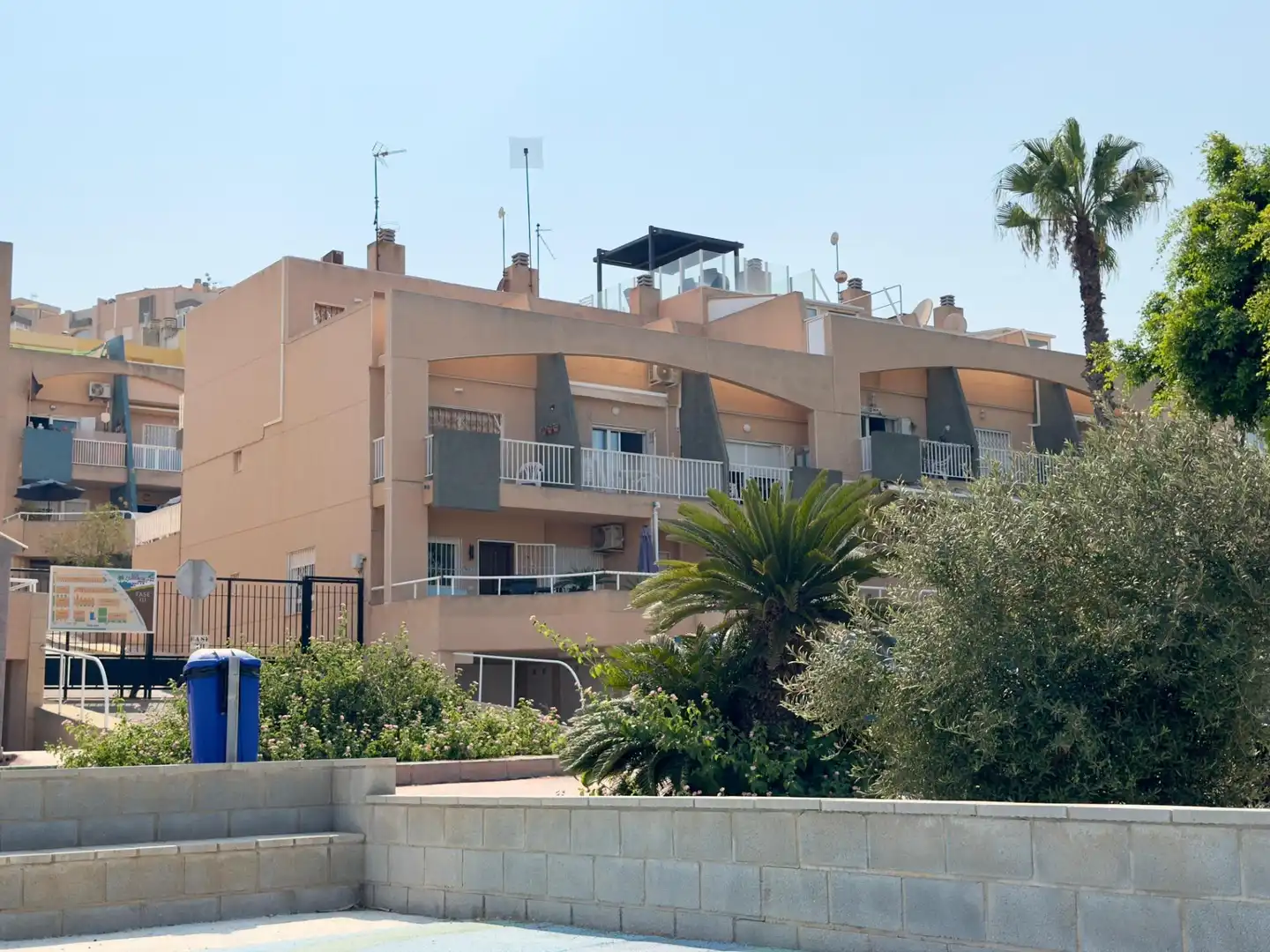 Vista exterior de Casa o chalet en venta en Torrevieja con Jardín privado, Amueblado y Piscina comunitaria