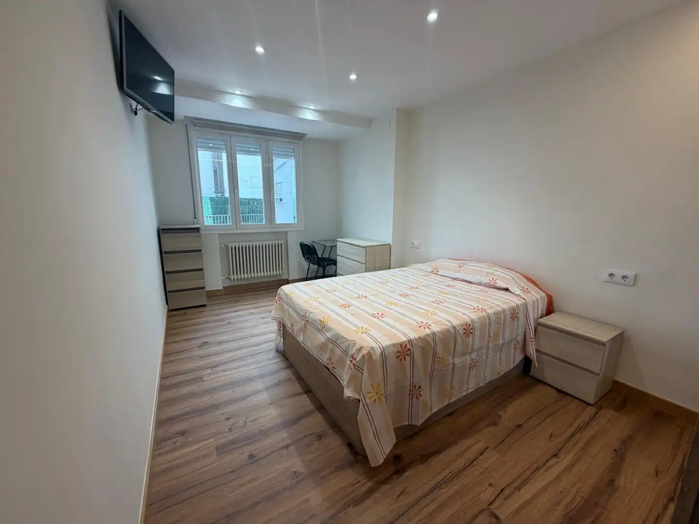 Habitación de Piso en venta en  Logroño con Calefacción, Terraza y Trastero