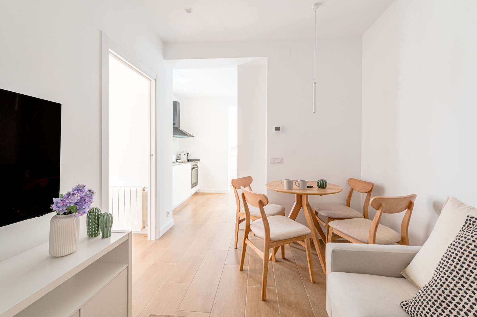 Menjador de Apartament per a compartir en  Madrid Capital amb Aire condicionat i Terrassa