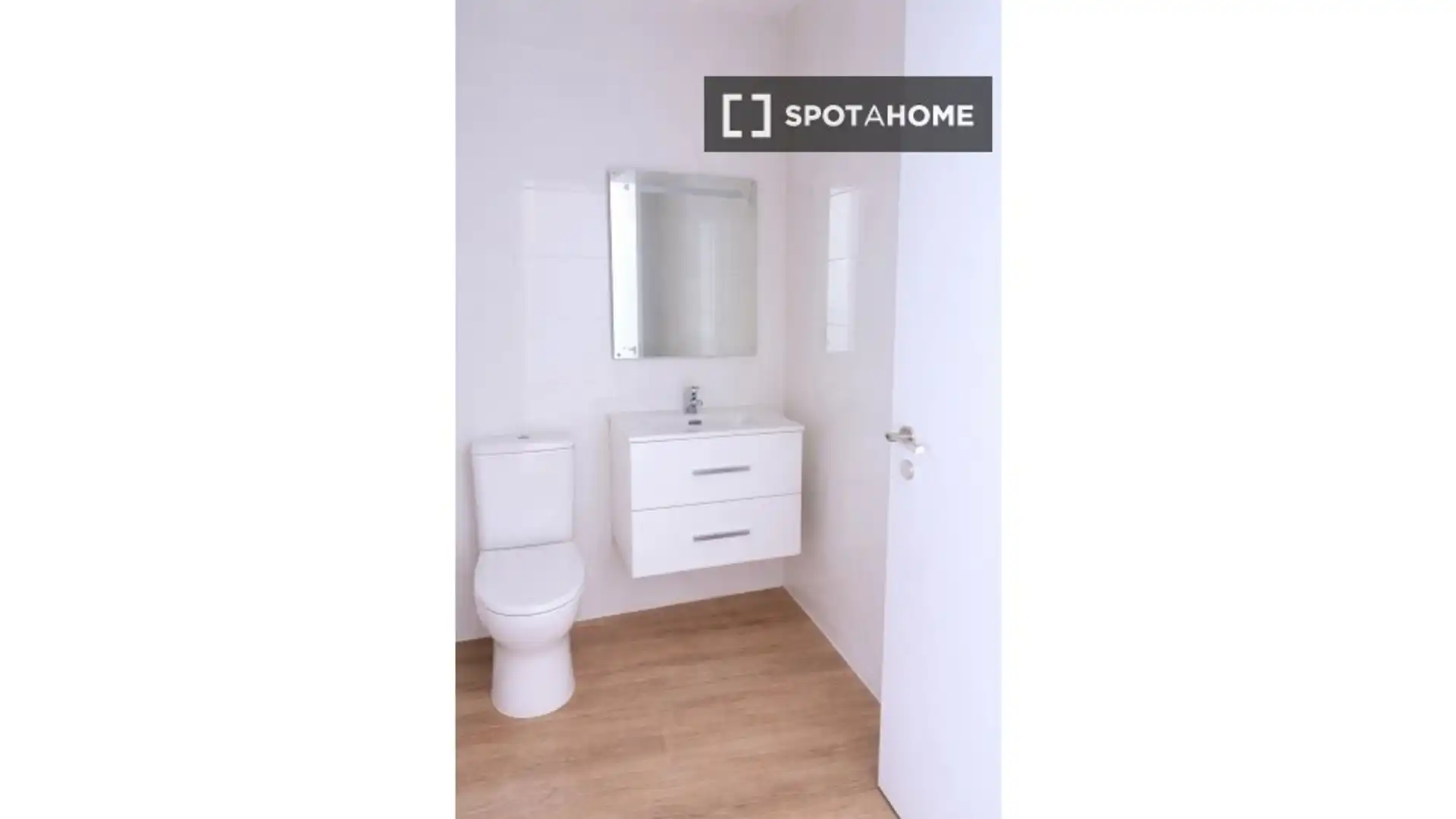 Baño de Piso de alquiler en Fuenlabrada con Aire acondicionado, Calefacción y Amueblado