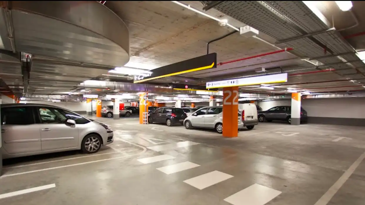 Parking de Garaje de alquiler en Sant Cugat del Vallès con Alarma