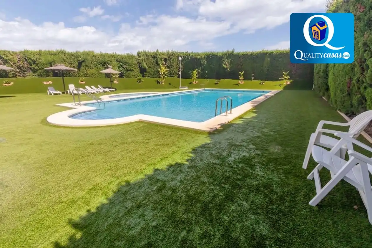 Chalet con piscina en venta en Garbinet - Vistahermosa, imagen 2