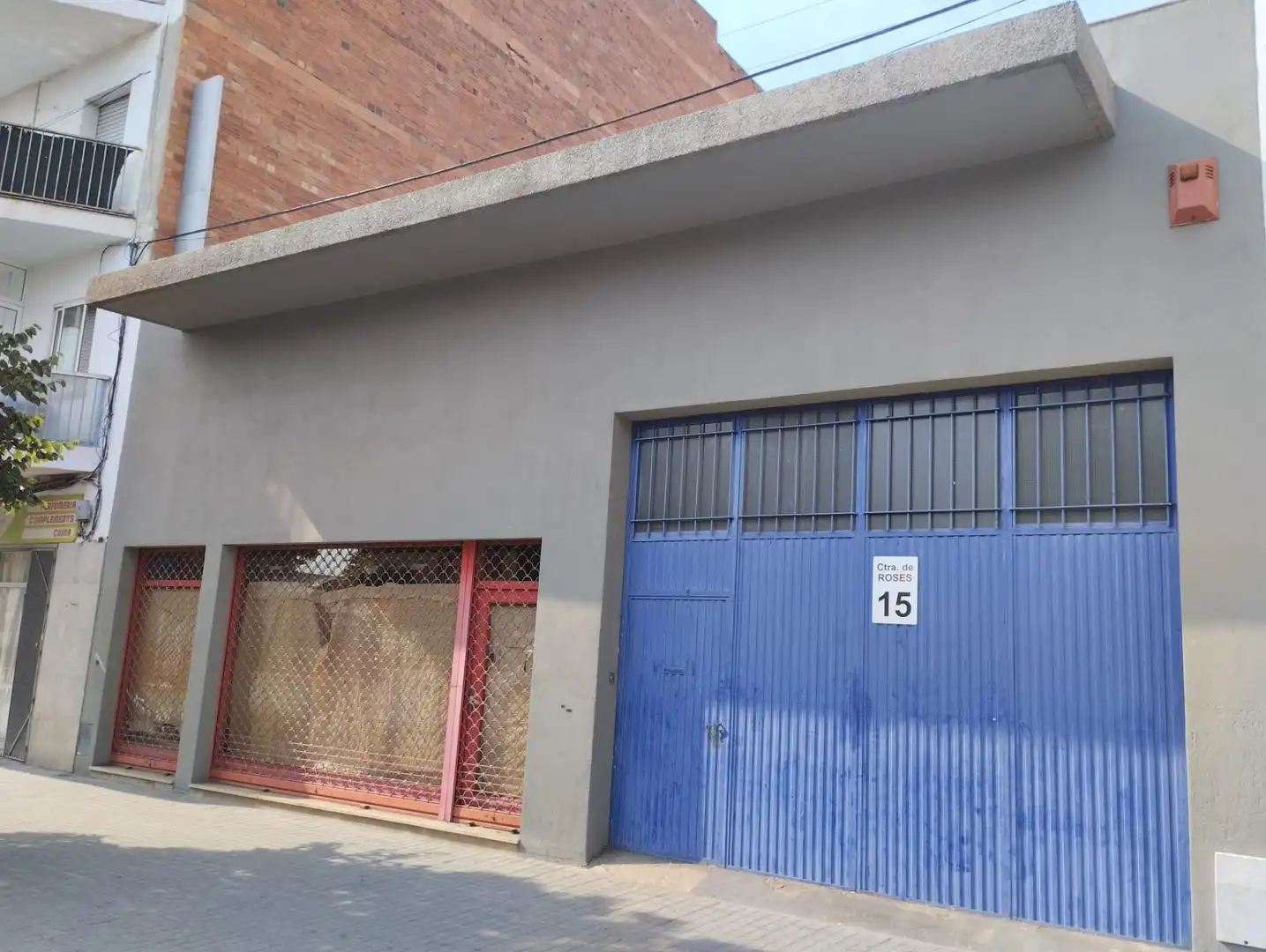 Exterior view of Industrial buildings for rent in Figueres
