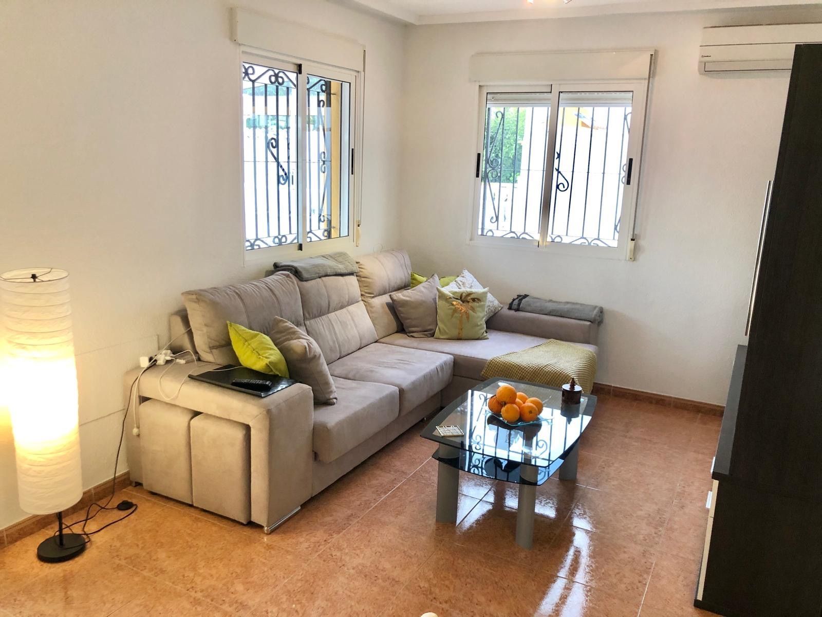 Sala de estar de Casa o chalet de alquiler en Torrevieja con Aire acondicionado, Calefacción y Jardín privado
