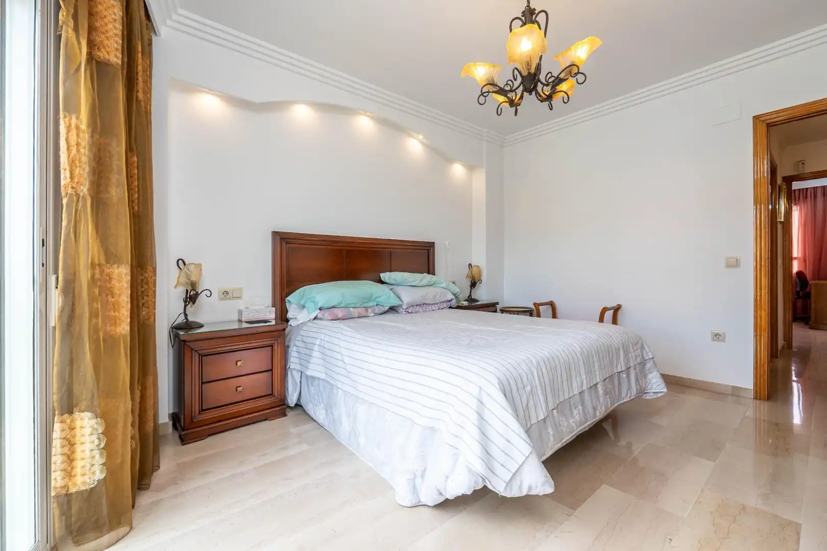 Bedroom of Flat for sale in Granada  with Air Conditioner, Furnished and Balcony