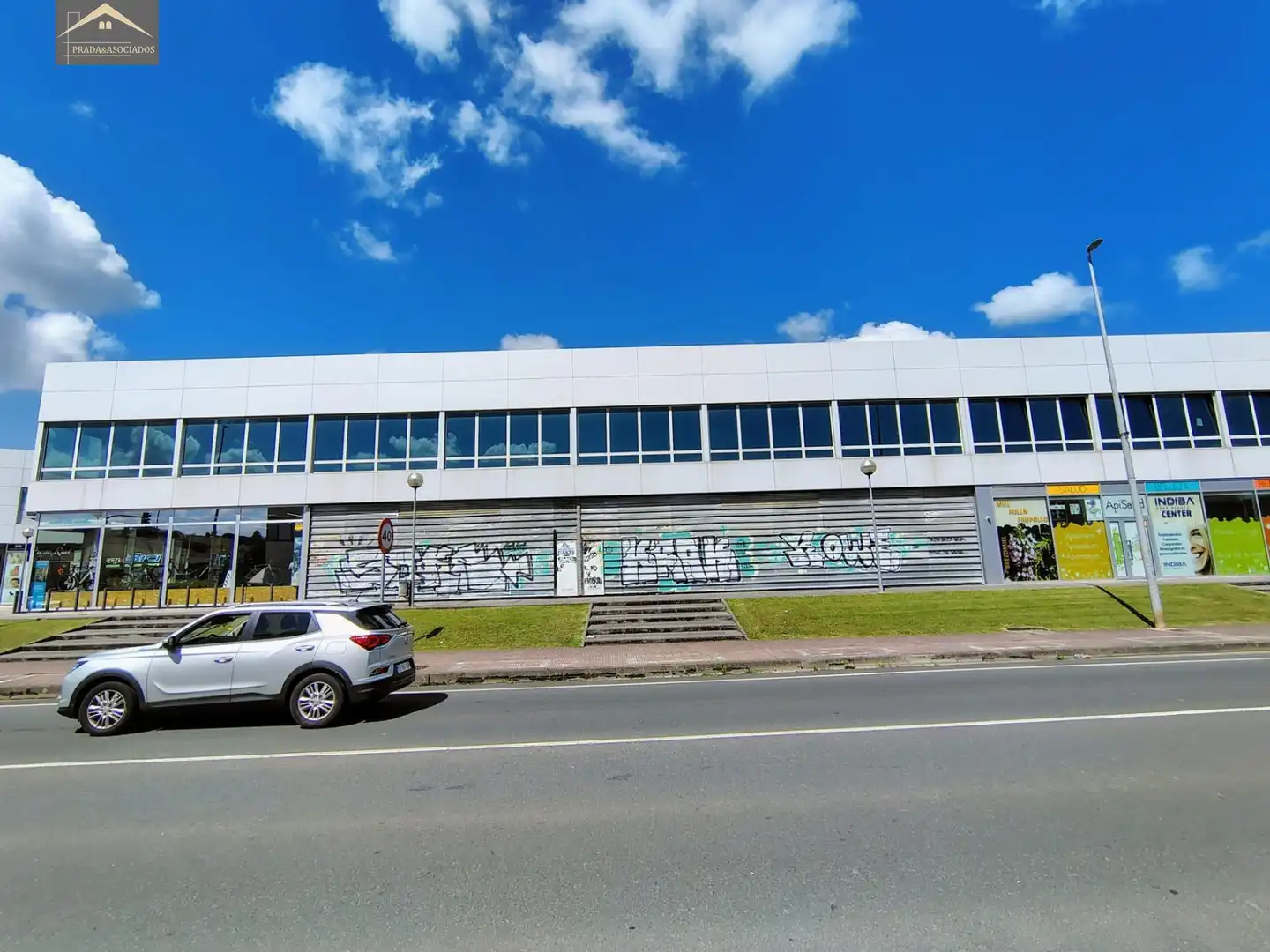 Vista exterior de Local en venta en Camargo