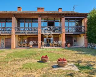 Vista exterior de Casa adosada en venda en Ur amb Calefacció, Parquet i Terrassa