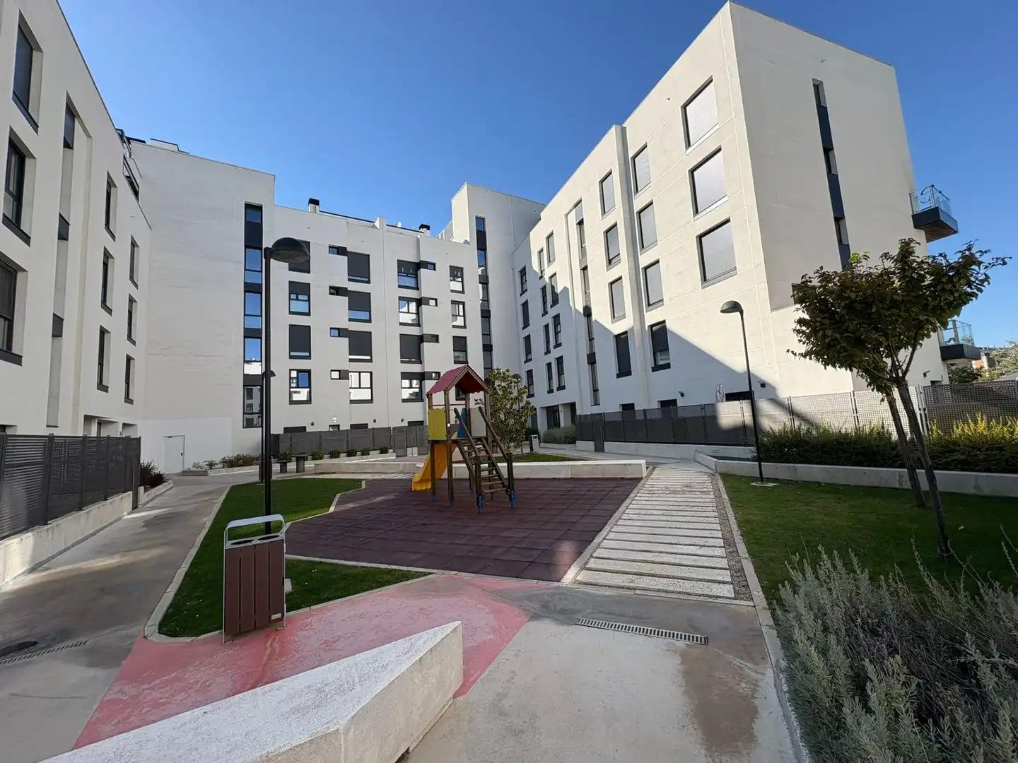Vista exterior de Pis en venda en Valladolid amb Jardí privat, Terrassa i Traster