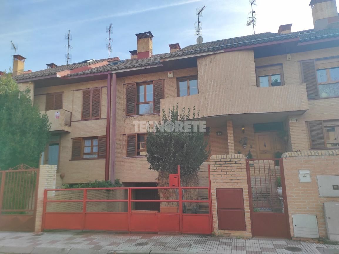 Exterior view of Single-family semi-detached for sale in Guadalajara Capital  with Heating
