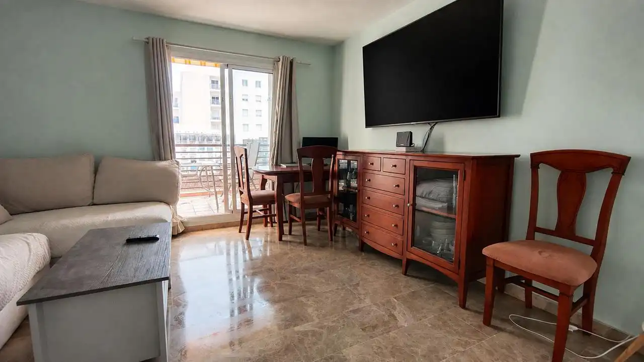 Wohnzimmer von Wohnung zur Miete in Benalmádena mit Schwimmbad und Möbliert