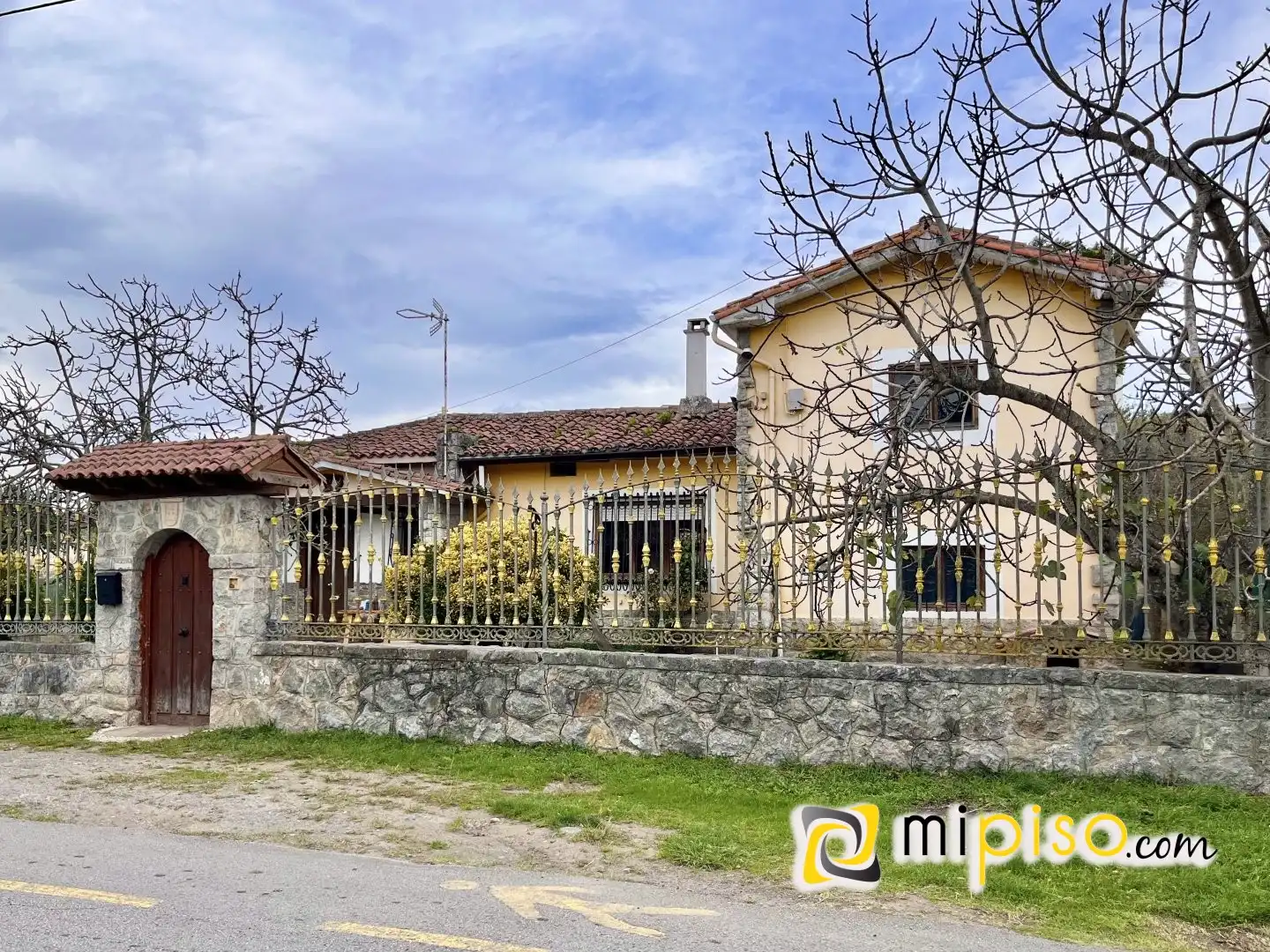 Vista exterior de Casa o chalet en venta en Laredo