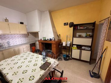 Casa rustica con giardino in vendita a Casco Urbano
