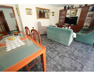 Sala d'estar de Pis en venda en Sant Boi de Llobregat amb Calefacció i Balcó