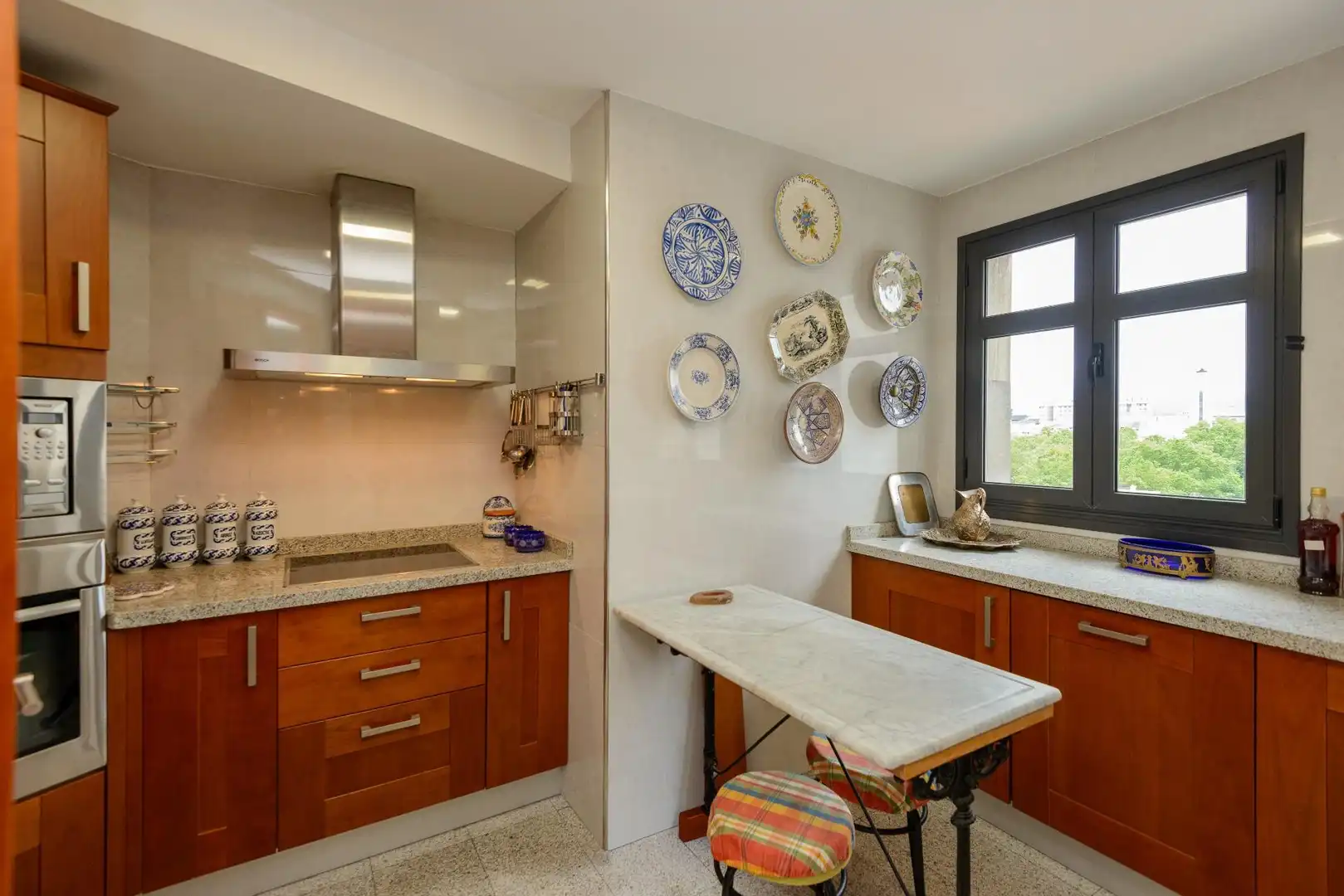 Kitchen of Flat for sale in Oviedo   with Heating and Jacuzzi